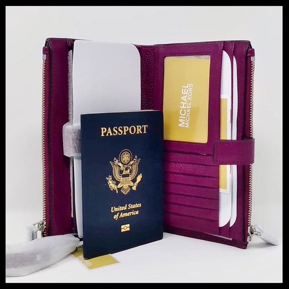 Michael Kors Adele Pebble Leather Phone Wristlet - Picture 4 of 6